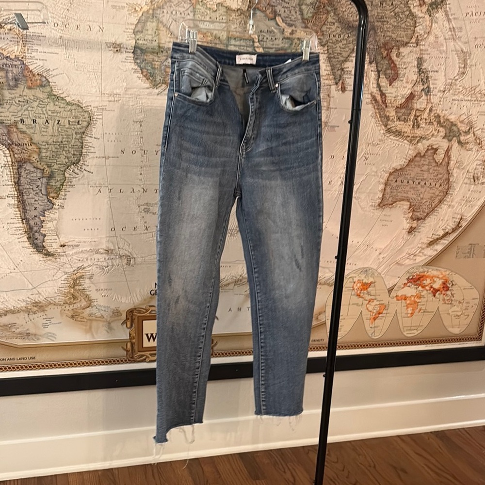 Blue Ankle Cropped Jeans with Distressed Hem